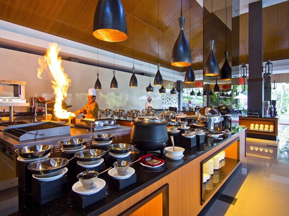 ปูริ อัสรี โฮเทล แอนด์ รีสอร์ต มาเกอลัง Hotel ภายนอก รูปภาพ