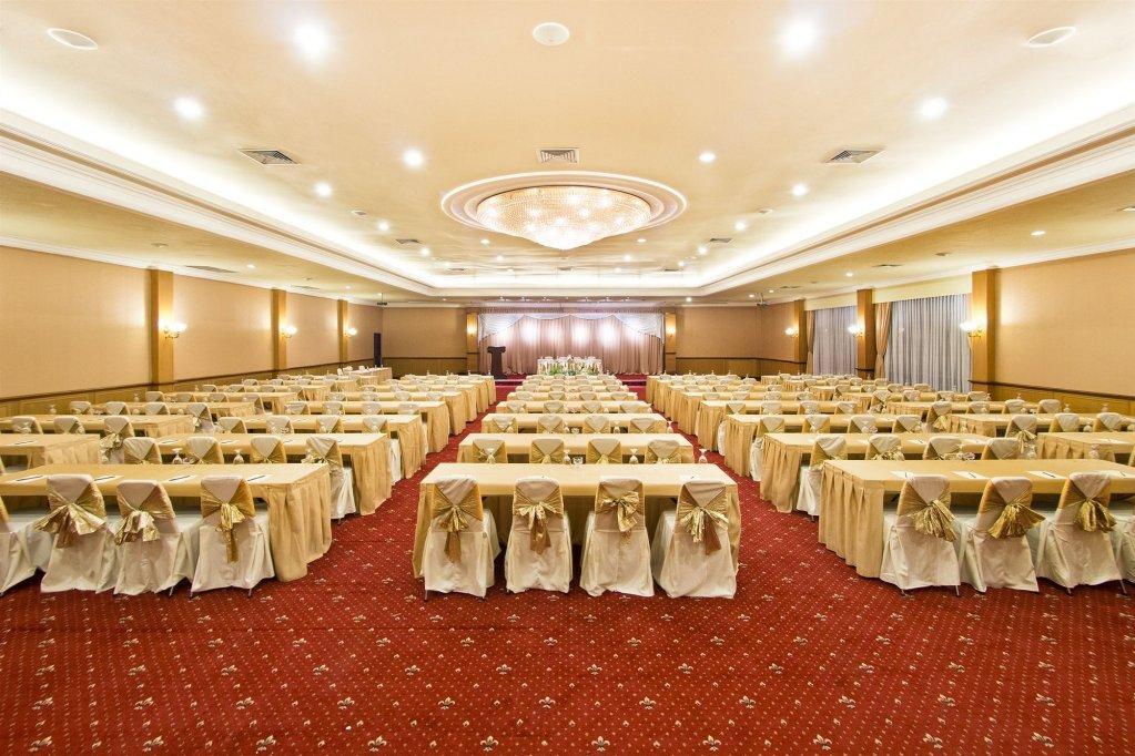 ปูริ อัสรี โฮเทล แอนด์ รีสอร์ต มาเกอลัง Hotel ภายนอก รูปภาพ