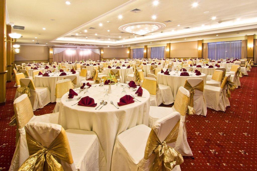ปูริ อัสรี โฮเทล แอนด์ รีสอร์ต มาเกอลัง Hotel ภายนอก รูปภาพ