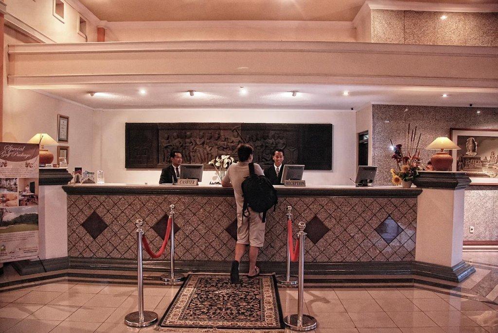 ปูริ อัสรี โฮเทล แอนด์ รีสอร์ต มาเกอลัง Hotel ภายนอก รูปภาพ