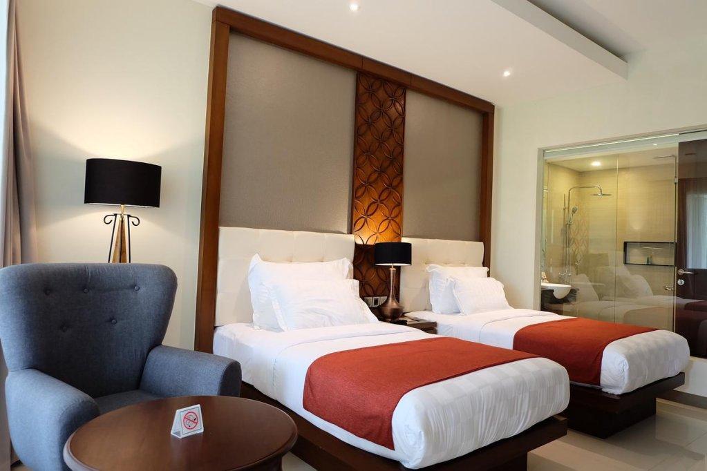 ปูริ อัสรี โฮเทล แอนด์ รีสอร์ต มาเกอลัง Hotel ภายนอก รูปภาพ