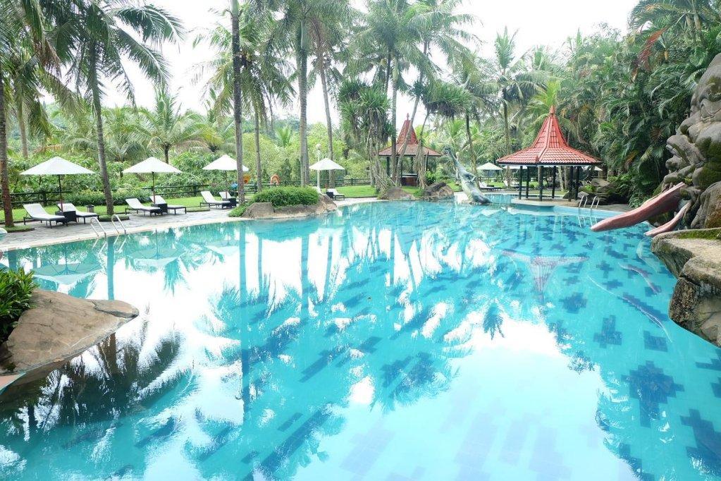 ปูริ อัสรี โฮเทล แอนด์ รีสอร์ต มาเกอลัง Hotel ภายนอก รูปภาพ