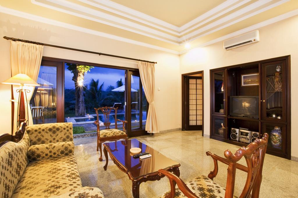 ปูริ อัสรี โฮเทล แอนด์ รีสอร์ต มาเกอลัง Hotel ภายนอก รูปภาพ