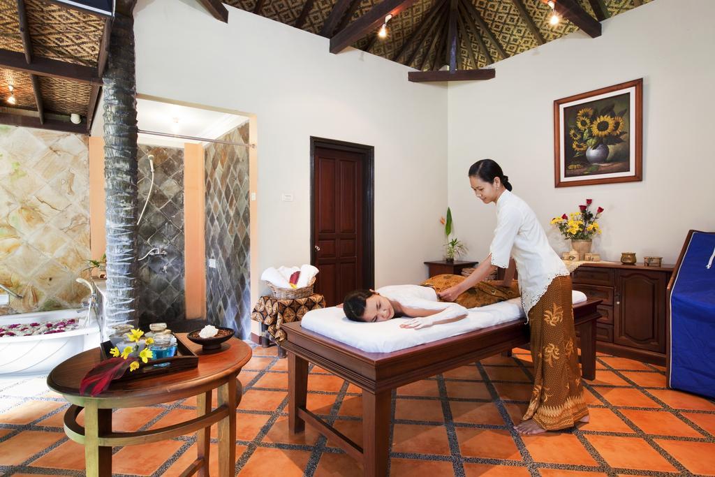 ปูริ อัสรี โฮเทล แอนด์ รีสอร์ต มาเกอลัง Hotel ภายนอก รูปภาพ