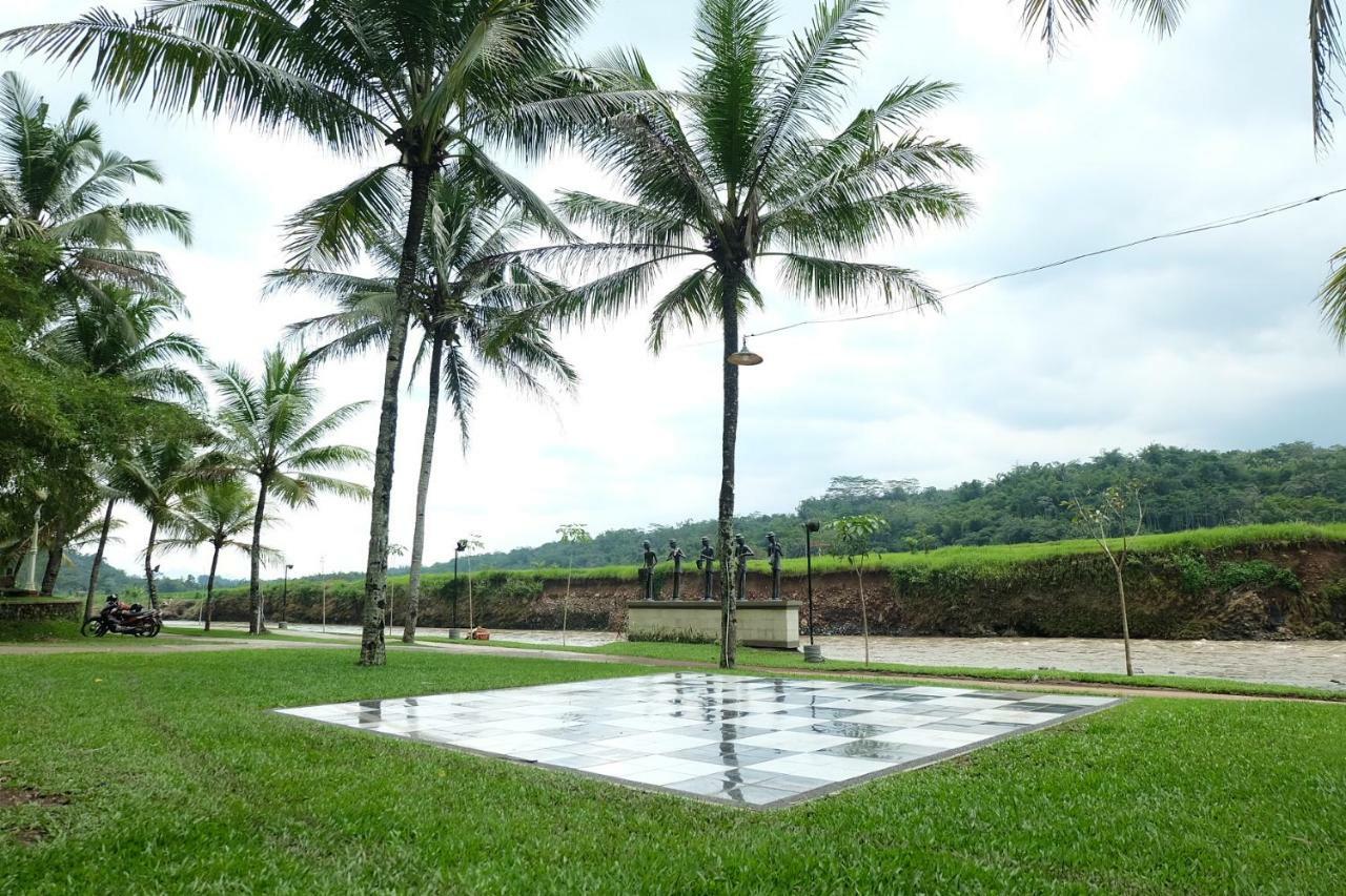 ปูริ อัสรี โฮเทล แอนด์ รีสอร์ต มาเกอลัง Hotel ภายนอก รูปภาพ