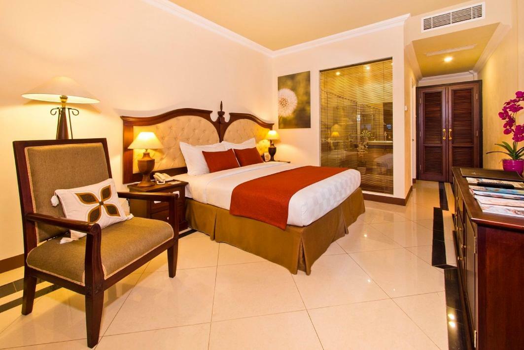 ปูริ อัสรี โฮเทล แอนด์ รีสอร์ต มาเกอลัง Hotel ภายนอก รูปภาพ