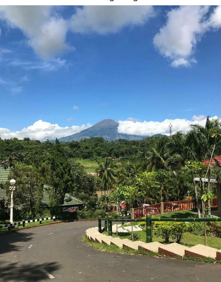 ปูริ อัสรี โฮเทล แอนด์ รีสอร์ต มาเกอลัง Hotel ภายนอก รูปภาพ