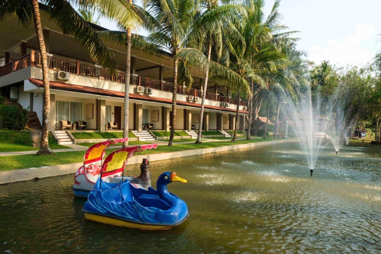 ปูริ อัสรี โฮเทล แอนด์ รีสอร์ต มาเกอลัง Hotel ภายนอก รูปภาพ